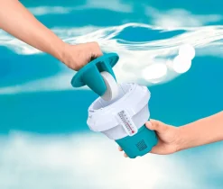 Dosierschwimmer mit Chemguard™ Schutzhandschuh Ø 17.5 x 18.6 cm ^ Bestway