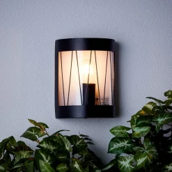 Lampe Reed Außenwandleuchte schwarz matt | 1x A60, E27, 40W, geeignet für Normallampen (nicht enthalten) | IP-Schutzart: 44 - spritzwassergeschützt ^ Brilliant Discount