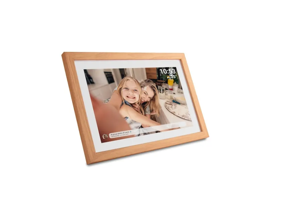PFF-1040LW WLAN Bilderrahmen – 10,1", Frameo, Holz, hellbraun ^ Denver Hot