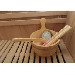 ® Finnische Traditionelle Sauna SARNIA PLUS 180cm x 140cm inkl. 6 KW Harvia Ofen, inkl.  Aufguss-Set, Sanduhr, Thermometer ^ Dewello