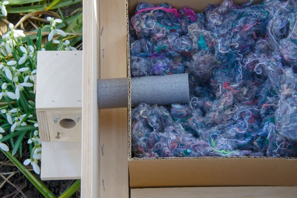 Hummelnistkasten mit Füllmaterial ^ Dobar Hot