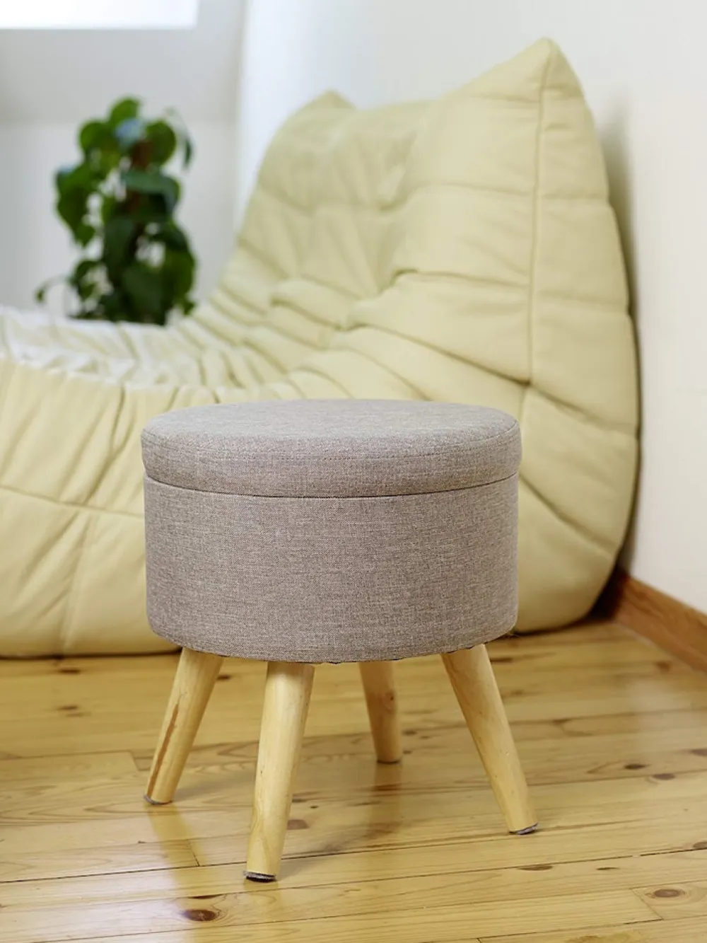 Sitzhocker MAX mit Holzfüßen ^ ECHTWERK New