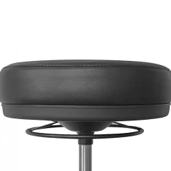 Arbeitshocker Livorno: Höhenverstellbar, Kunstleder-Sitzfläche, Kunststoff-Fußkreuz, drehbare Fußablage, 120 kg Belastbarkeit. ^ KADIMA DESIGN Online