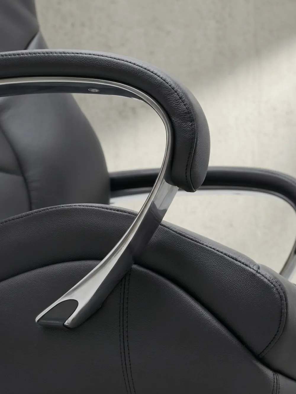 KADIMA DESIGN Chefsessel MIRON aus Leder, Multiblockwippmechanik, bis 120 kg, in 3 Farben verfügbar Schwarz Sale