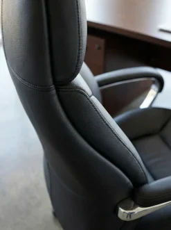 KADIMA DESIGN Chefsessel MIRON aus Leder, Multiblockwippmechanik, bis 120 kg, in 3 Farben verfügbar Schwarz Sale