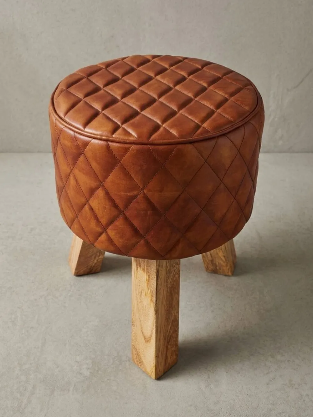 Extravaganter Sitzhocker mit Rautenmuster, Holz und Leder, 46 cm Höhe, Braun ^ KADIMA DESIGN Hot