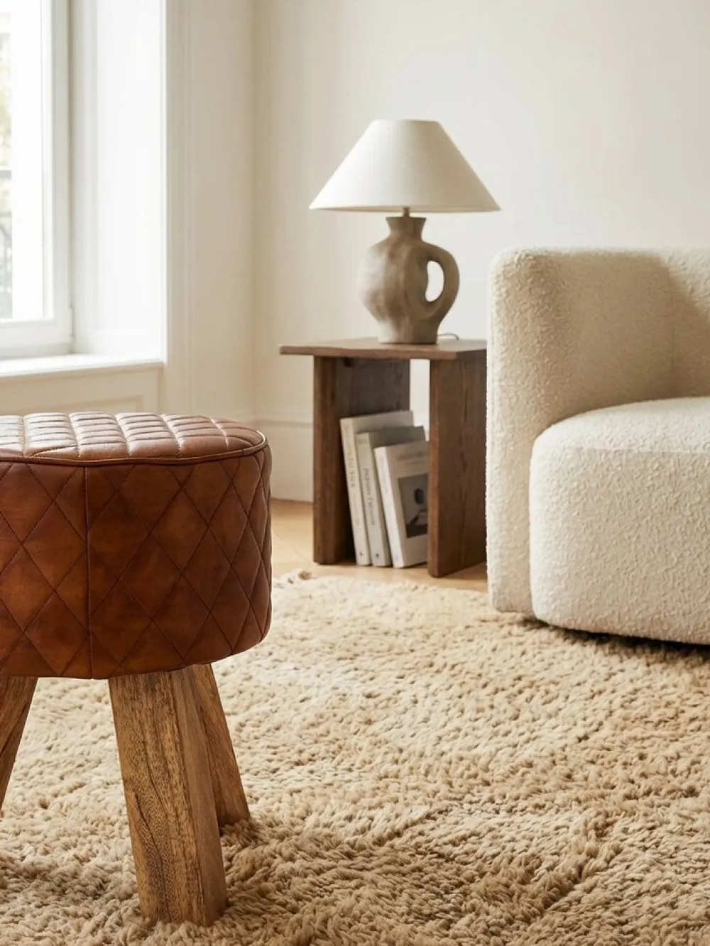 Extravaganter Sitzhocker mit Rautenmuster, Holz und Leder, 46 cm Höhe, Braun ^ KADIMA DESIGN Hot