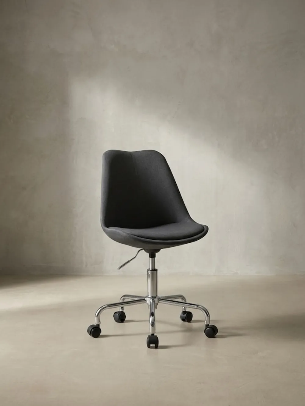 KADIMA DESIGN Schalenstuhl MESCHIO für Homeoffice, 360° Drehfunktion, max. 110 kg Belastung, in verschiedenen Farben Schwarz Outlet