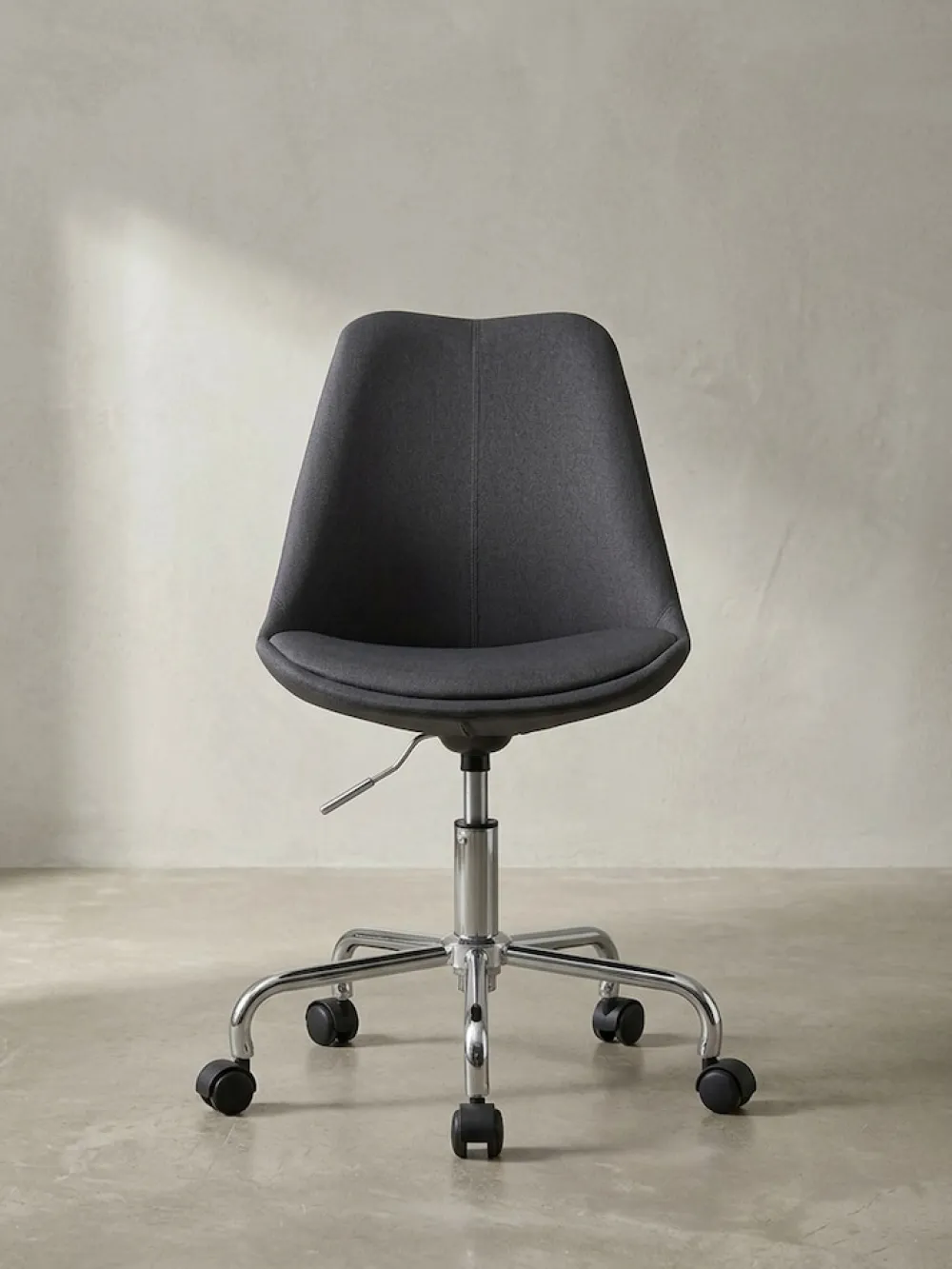 KADIMA DESIGN Schalenstuhl MESCHIO für Homeoffice, 360° Drehfunktion, max. 110 kg Belastung, in verschiedenen Farben Schwarz Outlet