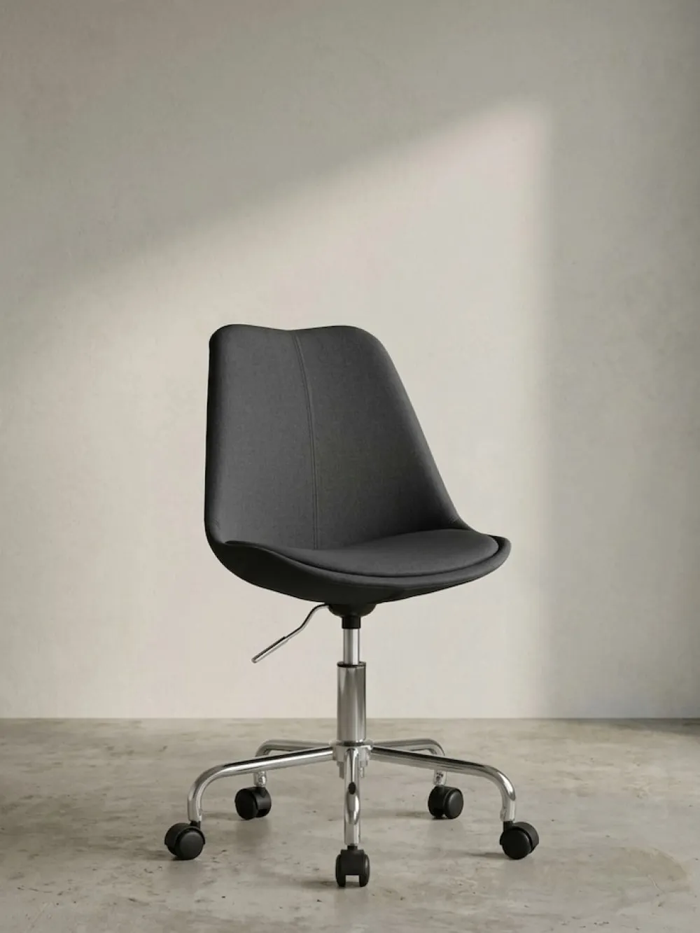 KADIMA DESIGN Schalenstuhl MESCHIO für Homeoffice, 360° Drehfunktion, max. 110 kg Belastung, in verschiedenen Farben Schwarz Outlet