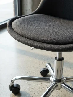 KADIMA DESIGN Schalenstuhl MESCHIO für Homeoffice, 360° Drehfunktion, max. 110 kg Belastung, in verschiedenen Farben Schwarz Outlet