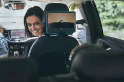DVP-910BU - 9 Zoll tragbarer DVD-Spieler mit Kopfhörer und Kopfstützenbefestigung - integrierter Akku - USB-Eingang - ^ Lenco Discount