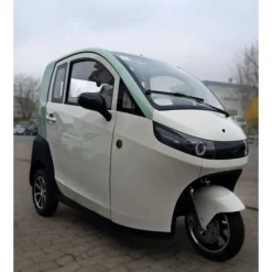 A03 – Elektrischer Dreirad-Kabinenroller in Beige Hellgrün mit Lithium-Eisenphosphat-Akku (LiFePO4) 45 km/h (optional 25 km/h) ^ MADAT Clearance