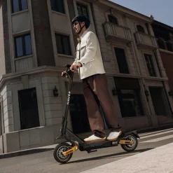 ST5 Max - DE E-Scooter ^ NAVEE New