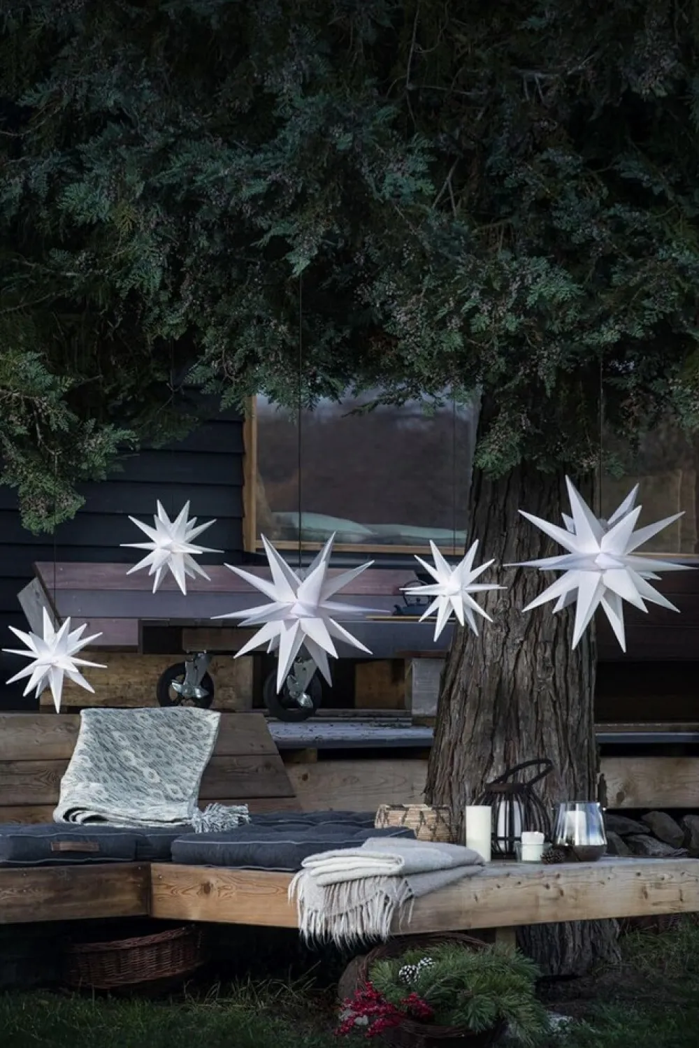 Weihnachtsstern LED Dekostern 25cm Weiss für AUSSEN Kabel mit Trafo 3D Stern 18 Zackig Leuchtstern Weihnachtslicht Winterbeleuchtung 3D Stern Weihnachtslicht Xmas Lights ^ Novaliv
