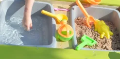 Wendi Toys Sand Wasser Picknick Tisch inkl. Bänken Wannen ^ TP Toys Online