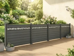 WPC-Sichtschutzzaun Valla – 1 Elemente mit 2 Pfosten – 130 cm Höhe mit Dekorelement – Grau ^ Prestige Home Living Outdoor Online