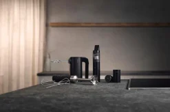 Zwilling XTEND Stabmixer-Set (100 Watt, kabellos, batteriebetrieben, 3 Geschwindigkeitsstufen, Soft-Start-Funktion, Winglet-Klinge, 600-ml-Mixbecher aus Kunststoff, Ladestation mit Powerbank-Funktion, 12V Lithium-Ionen-Akku, USB-Ladekabel, Schwarz) Discount