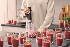 Zwilling XTEND Stabmixer-Set (100 Watt, kabellos, batteriebetrieben, 3 Geschwindigkeitsstufen, Soft-Start-Funktion, Winglet-Klinge, 600-ml-Mixbecher aus Kunststoff, Ladestation mit Powerbank-Funktion, 12V Lithium-Ionen-Akku, USB-Ladekabel, Schwarz) Discount